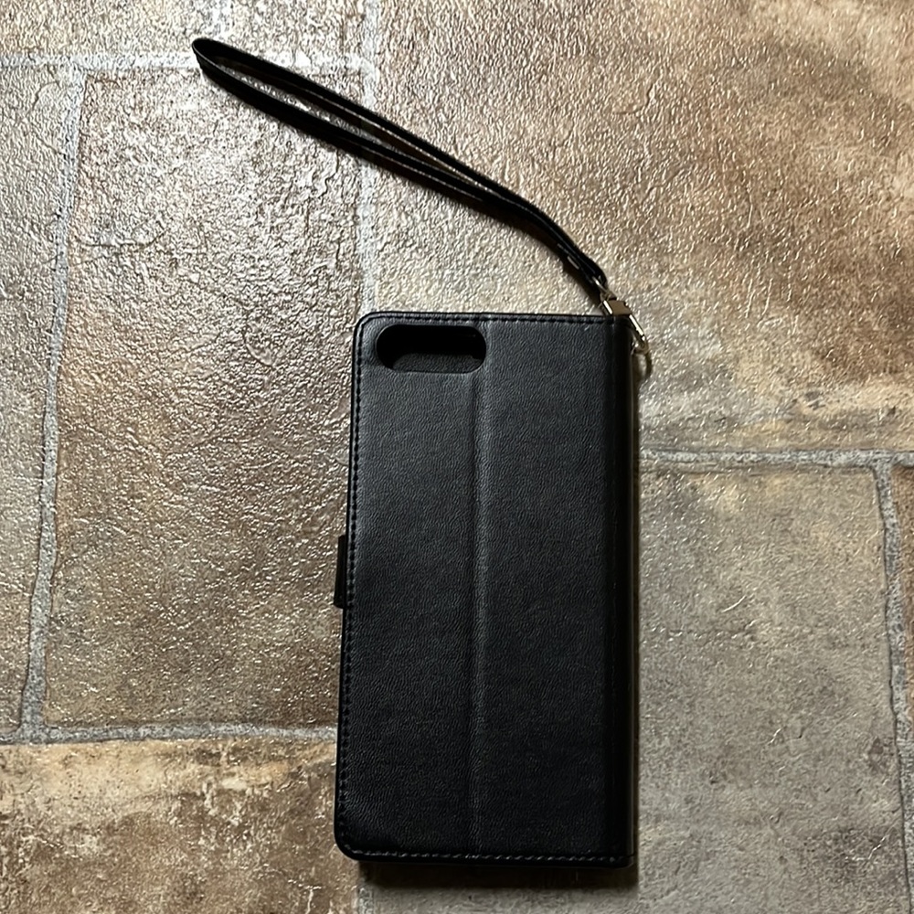 iPhone 7+ case - Picture 2 of 4